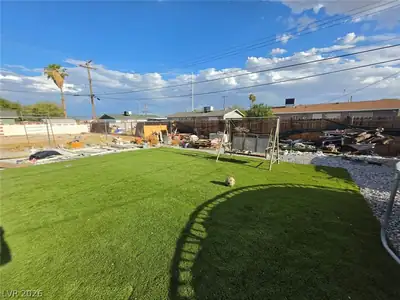 1109 Jimmy Avenue Yard