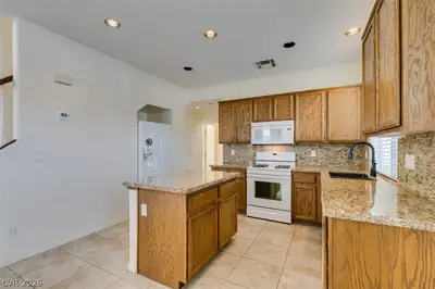 7921 Home Light Street Kitchen