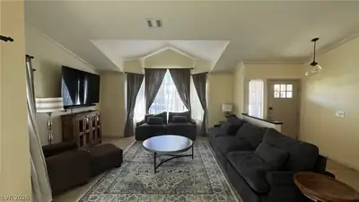 8212 Arch Bay Lane Living Room