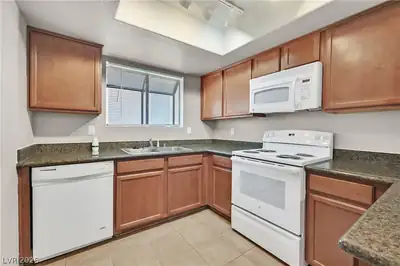 7200 West PIRATES COVE Road 2060 Kitchen