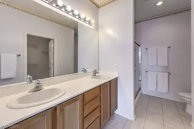2921 Ivorybill Way, North Las Vegas, NV 89084 Primary Bathroom