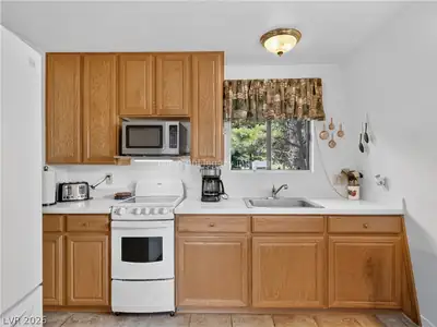 651 East Aspen Meadow Drive Kitchen
