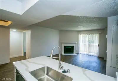 6701 Del Rey Avenue 262 Living Room