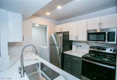 6701 Del Rey Ave Avenue 228 Kitchen