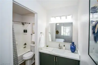 6701 Del Rey Ave Avenue 228 Bathroom