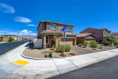 1720 Luna Cliff Avenue, North Las Vegas, NV 89032 Front of Structure