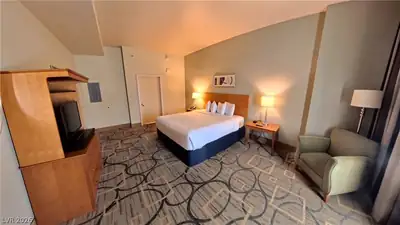 211 East Flamingo Road 817 Bedroom