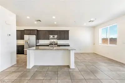 1270 Smokey Valley Lane, Henderson, NV 89002 Kitchen