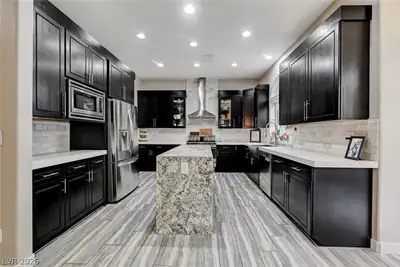 9817 Edgeview Place Kitchen