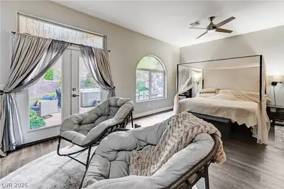 9817 Edgeview Place Bedroom