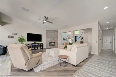 9817 Edgeview Place Living Room