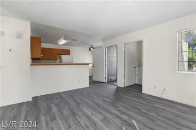2707 Aarondavid Drive Living Room