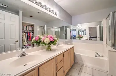 2925 Wigwam Parkway 1724 Primary Bathroom