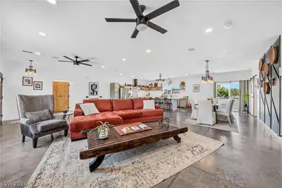 4080 Magnet Road Living Room