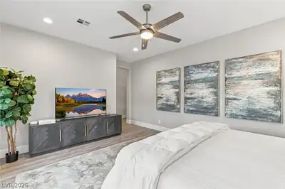 12448 Claymore Highland Avenue Bedroom