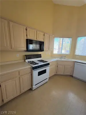 855 North Stephanie Street 914 Kitchen