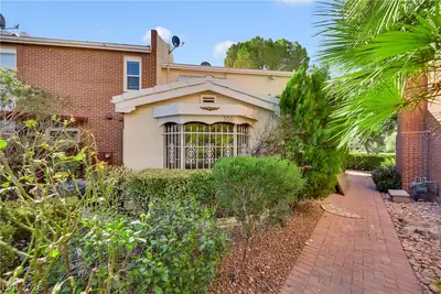 566 Tam O Shanter Las Vegas, NV 89109