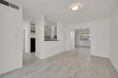 566 Tam O Shanter Dining Area