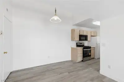 7885 West Flamingo Road 2152 Dining Area