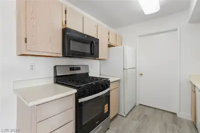 7885 West Flamingo Road 2152 Kitchen