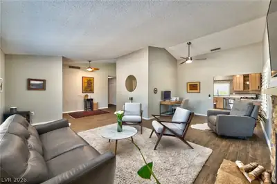 1524 Sherri Lane Living Room