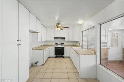 4725 Lake Place, Las Vegas, NV 89147 Kitchen