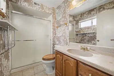 4725 Lake Place, Las Vegas, NV 89147 Primary Bathroom
