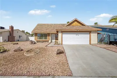 4725 Lake Place, Las Vegas, NV 89147 Front of Structure