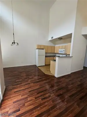 4915 East Russell Road Road 181 Kitchen