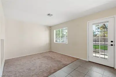 2520 Sierra Luna Avenue 102 Living Room