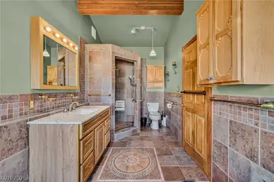 1660 West Duck Street, Pahrump, NV 89060 Primary Bathroom