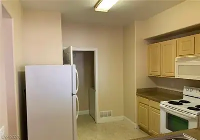 8000 West Badura Avenue 1045 Kitchen