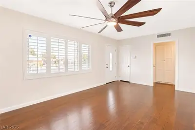 1932 Hassett Avenue, Las Vegas, NV 89104 Entrance Foyer