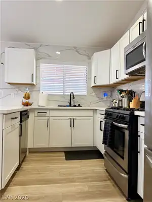 2432 Rocky Brook Street Kitchen