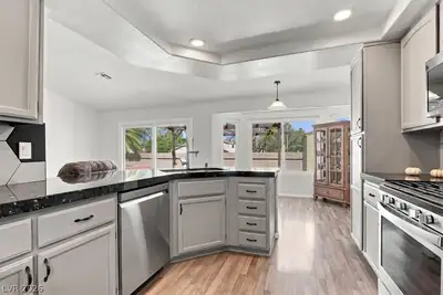 924 Sitting Bull Drive, Henderson, NV 89014 Kitchen