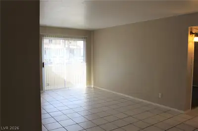 3770 Shirebrook Drive 75 Living Room