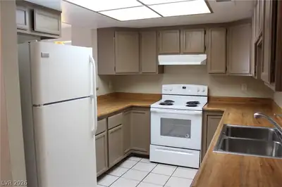 3770 Shirebrook Drive 75 Kitchen