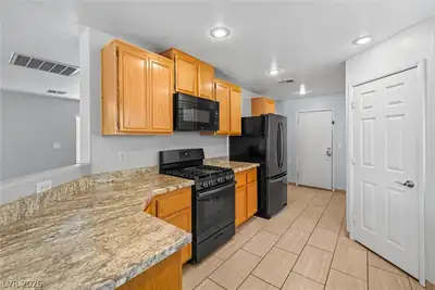 5005 Ironhorse Ranch Avenue Kitchen