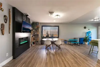 4646 Dennis Way Dining Area