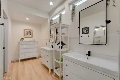 2900 Golfside Drive Primary Bathroom