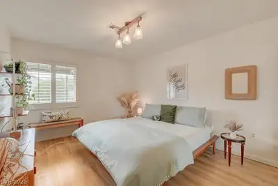2900 Golfside Drive Bedroom