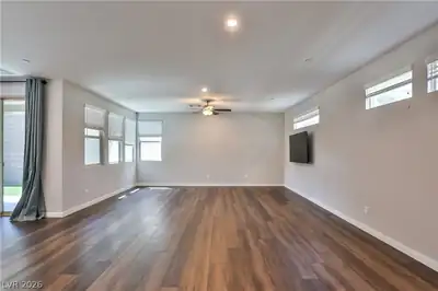 3229 Vittoria Avenue Living Room
