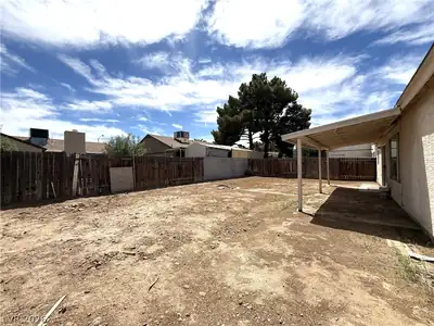 5625 Ballinger Drive Yard