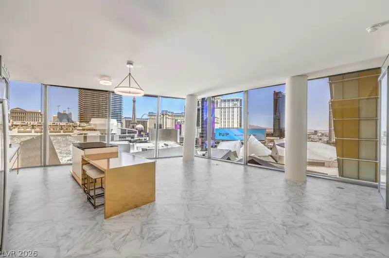 3726 Las Vegas Boulevard 811