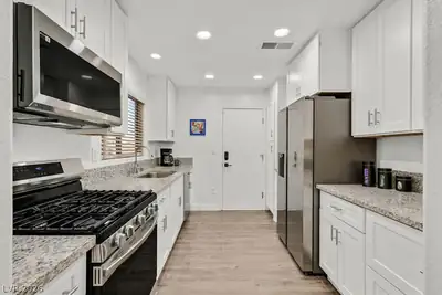 10008 Bundella Drive Kitchen