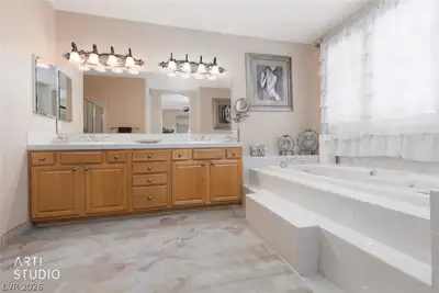 8251 Windsor Crest Court, Las Vegas, NV 89123 Primary Bathroom