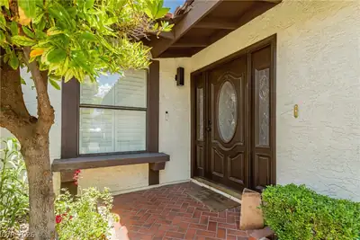 2117 Plaza Del Padre, Las Vegas, NV 89102 