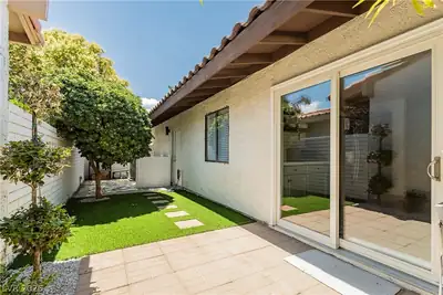 2117 Plaza Del Padre, Las Vegas, NV 89102 