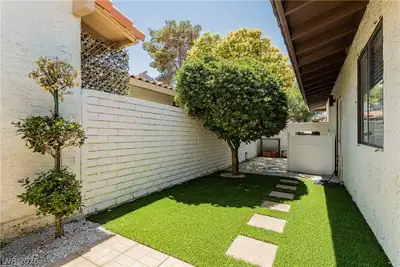 2117 Plaza Del Padre, Las Vegas, NV 89102 