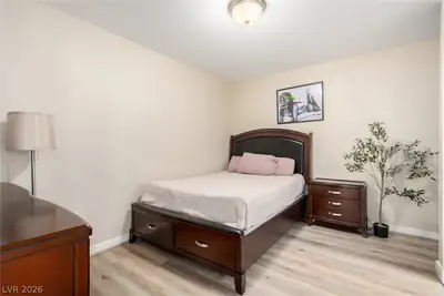 4575 Dean Martin Drive 610 Bedroom
